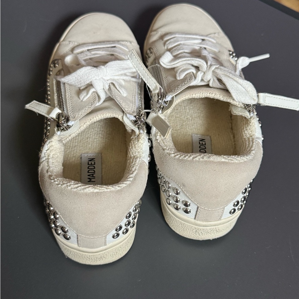 Cream Studded‎ Low-Top Sneakers with Suede Finish - Picture 4 of 9
